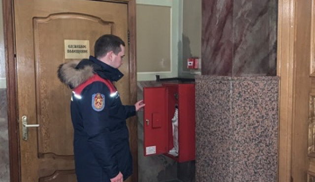 Огнеборцы пожарно - спасательного отряда  № 215 провели занятие по пожарной безопасности для священнослужителей